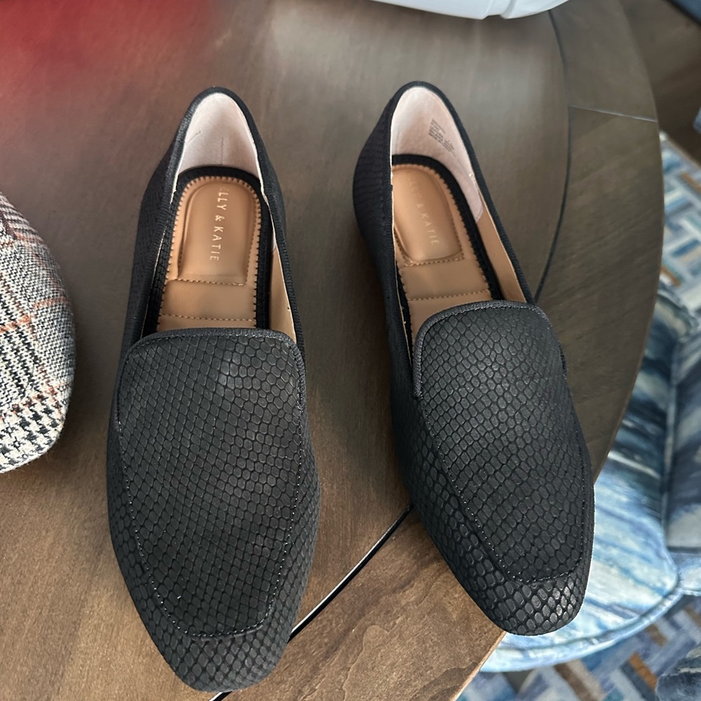 Never worn! Kelly & Katie Black Textured Loafers